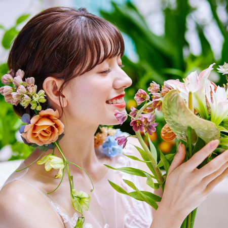 Flower wedding／花がテーマのアイテムに囲まれて