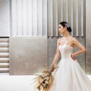 花嫁を輝かせる、トレンドも取り入れた可憐で洗練されたFOUR SIS ＆ CO.のドレス|新横浜プリンスホテルの写真(28983514)