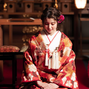 色打掛や引き振袖も豊富にご用意しております