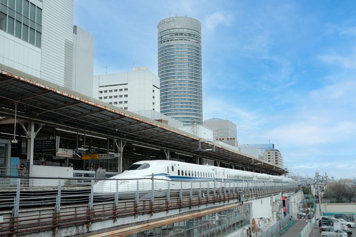 新横浜駅徒歩2分。遠方からのゲストも安心のロケーション