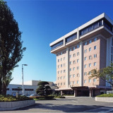 八戸市に佇む当ホテル。たくさんの緑に囲まれゆったりとした時間が流れる。
