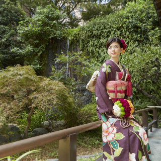悠然と広がる日本庭園では春夏秋冬、一年を通して様々な表情を楽しめる