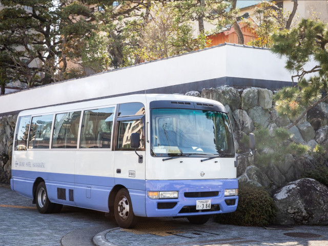 【浜松駅から5分の好立地】ゲストも安心の送迎バス＆駐車場300台完備