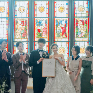 キリスト教式のほか、芸術的なステンドグラスに囲まれゲストに誓う人前式も人気です|ST.MARGARET WEDDING（セント・マーガレット ウエディング）の写真(44793751)