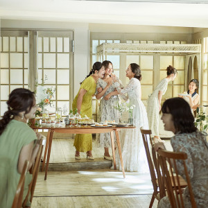 会場内のウエディングクローゼットはビュッフェなど自由に使えるスペース|ST.MARGARET WEDDING（セント・マーガレット ウエディング）の写真(44233900)