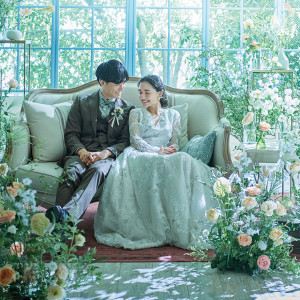 メイン席はソファスタイルがおすすめ|ST.MARGARET WEDDING（セント・マーガレット ウエディング）の写真(43605600)