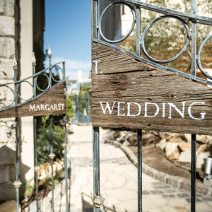 「幸せを運ぶ樹」シンボルツリーのオリーブがエントランスでお出迎え|ST.MARGARET WEDDING（セント・マーガレット ウエディング）の写真(44050483)
