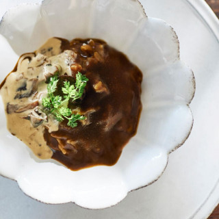 【公式HP予約限定】黒と白のフレンチカレー&赤と黒のベジカレー2種2,000円相当プレゼント