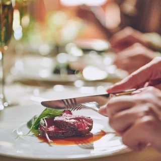 【3万円相当の贅沢コース無料試食】クチコミ高評価の美食！黒毛牛＆オマール海老を堪能