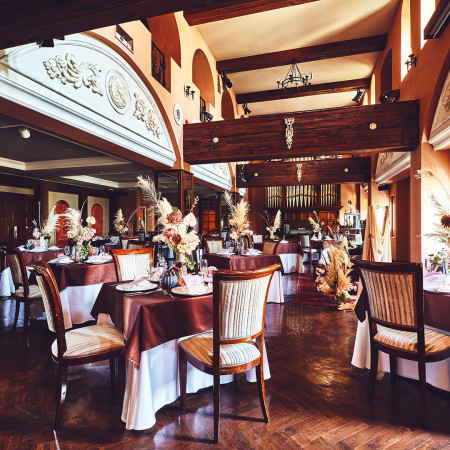 2フロア吹き抜けのアンティーク薫るリストランテ＜プリンセッサ＞