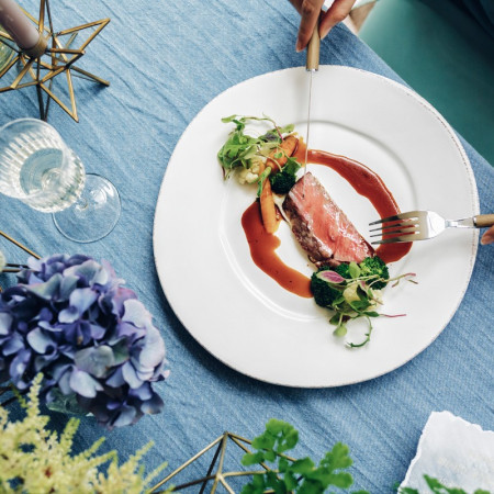 日頃からレストランでも愛される美食で最上級のおもてなしをお約束します。