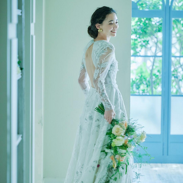 大きな窓から木もれ陽が差し込む開放的なグランドメゾン＜ドゥ・キャップ＞