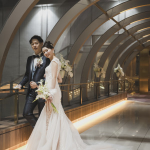 5階チャペルに続く回廊も先輩花嫁にも好評の撮影スポット|ホテル阪急インターナショナルの写真(39863743)