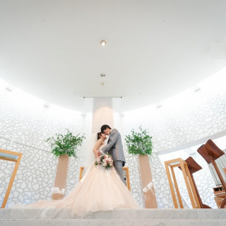 【チャペル重視の方必見】光に包まれる上質なチャペルでのウエディング