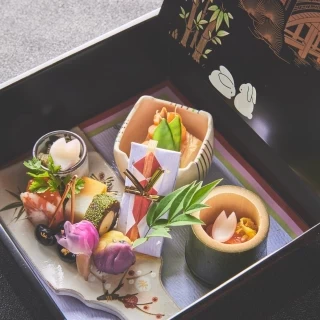 素材へのこだわりはもちろんのこと、彩りとなる器で一層華やかに