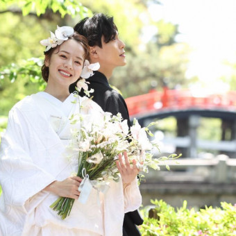 伝統的な白無垢とこだわりの装花で自分だけのコーディネートを