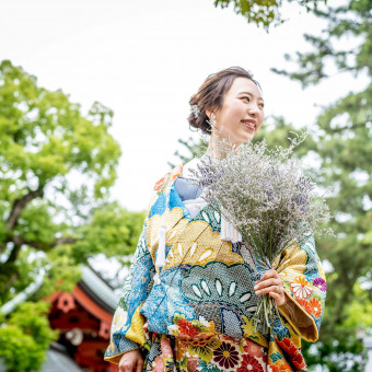 緑豊かな境内で一生の思い出を残す