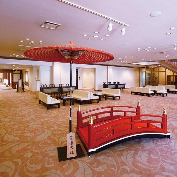 優しい色調の吉祥殿ロビー|住吉大社の写真(704758)