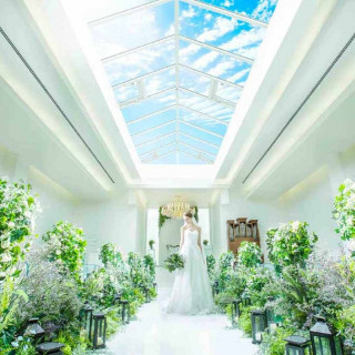 12月末までのご結婚式で、ドレス代や挙式料割引の盛りだくさんな特典をご用意!!
