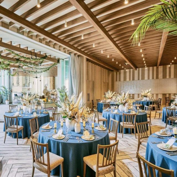 緑と風に包まれて、自由なガーデンパーティ