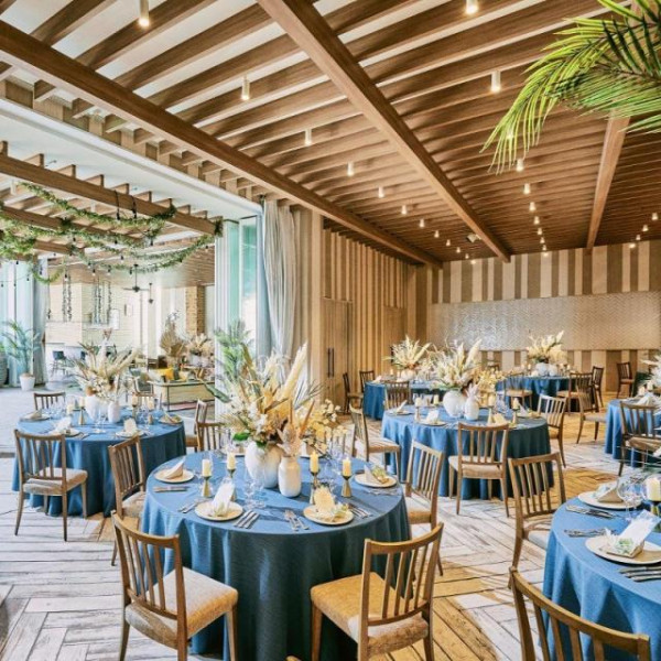 緑と風に包まれて、自由なガーデンパーティ