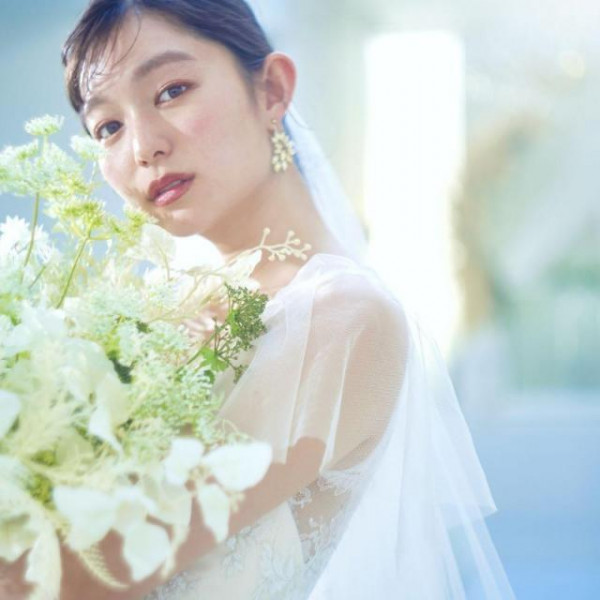 光と緑が祝福する、心温まるセレモニー