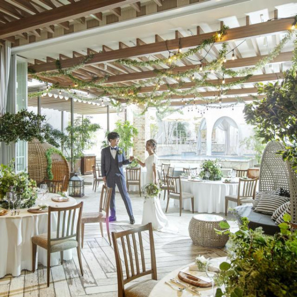 自然と調和する、自由なウエディングスタイル