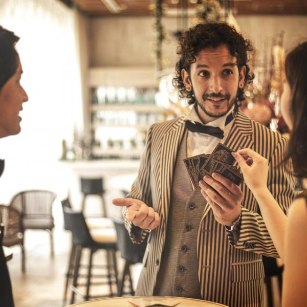 笑顔と歓声に包まれる、楽しい余興のひととき