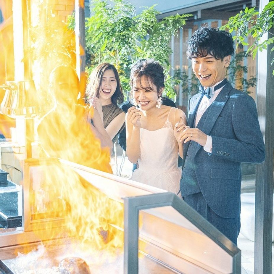 大人気のシェフのフランベで会場からは歓声と拍手が沸き上がります|アールベルアンジェ堺の写真(12727931)