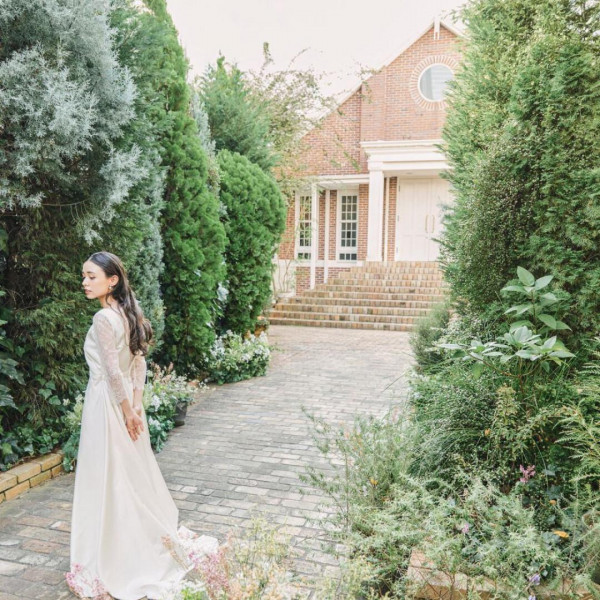 《結婚式必須アイテムより最大90万円優待！》