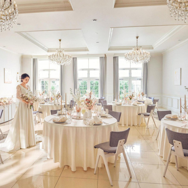 《結婚式必須アイテムより最大90万円優待!》