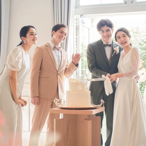 《結婚式必須アイテムより最大90万円優待！》