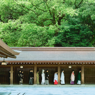 家族や親族、友人とともに歩む。その一歩一歩が、美しい日本の結婚式の象徴です。