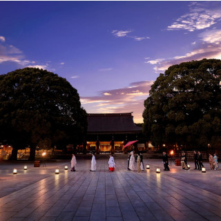 残▲【2日間限定開催】幻想的な明治神宮灯り参進体験×豪華試食