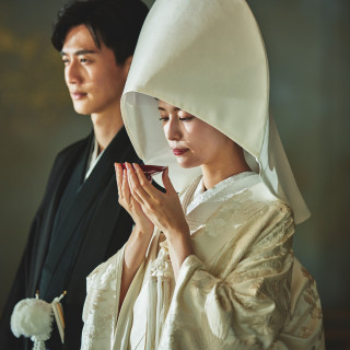 日本の「伝統」と「進化」の象徴である明治記念館は、ドレス・和装どちらを纏うのもふさわしい場所となっています