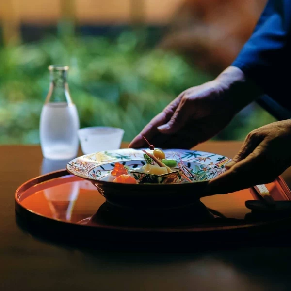 季節の懐石料理をご提供いたします