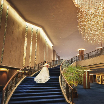 「ご新郎ご新婦レンタル衣裳料最大半額」などの豪華成約特典をご用意しております