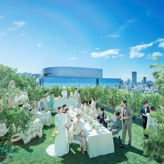 都会で楽しむ緑に囲まれたウエディング。