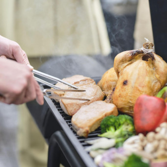 青空の下でゲストと一緒に