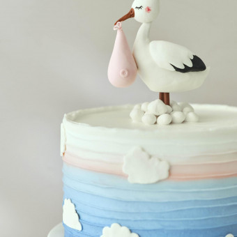 マタニテイィウエディングならではのオリジナルケーキも人気