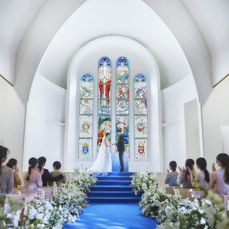 牧師先生からおふたりへ、「LOVE」の語源と言われる聖書の大切な4つのことをお伝えします。愛の意味を知り、立てる夫婦の誓い。おふたりの絆を、固く結びます。