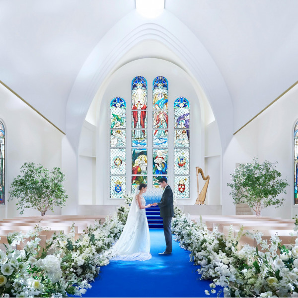 美術館を思わせる新デザイン◆ドレスが映える20mバージンロードと11mの天井高