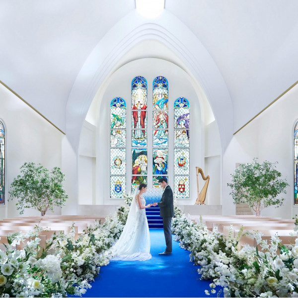 美術館を思わせる新デザイン◆ドレスが映える20mバージンロードと11mの天井高