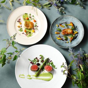 1.国産牛×デザート試食 2.卒花人気チャペル感動挙式体験3.黄綬褒章パティシエ特製スイーツ付