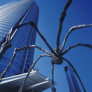 六本木ヒルズの街中に点在するアート作品。カラフルな彩りを街に添え、散策をより楽しくしてます