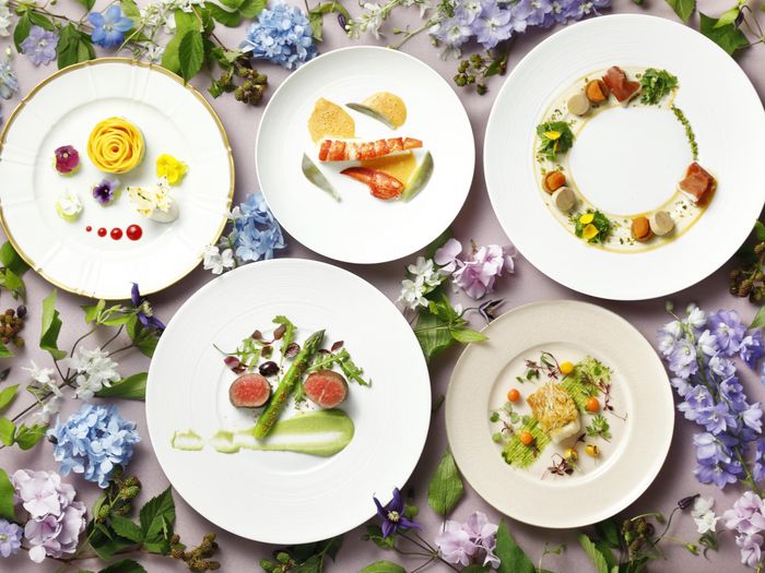 フランス人の副総料理長が手掛けるコースは、まるで絵画を描くように美しく組み立てられます