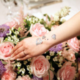 会場の装花とのバランスも素敵です!