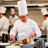 永年に渡って培ってきた伝統あるフランス料理が当倶楽部の自慢。