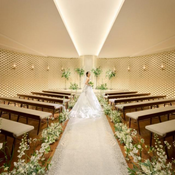 25年1月リニューアルOPENチャペル。光と音に包まれた温かみあるセレモニーが叶う