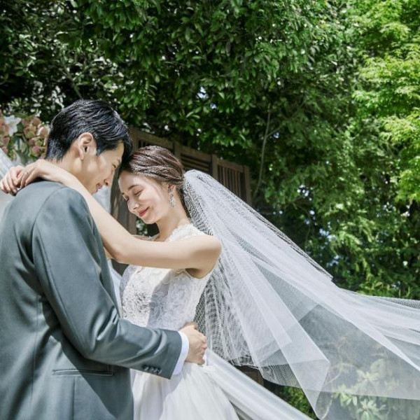 たくさんの木々に囲まれた邸宅を貸切る1日